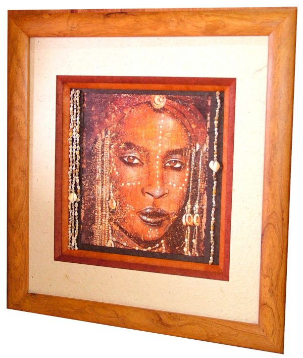 Africaine et coquillage